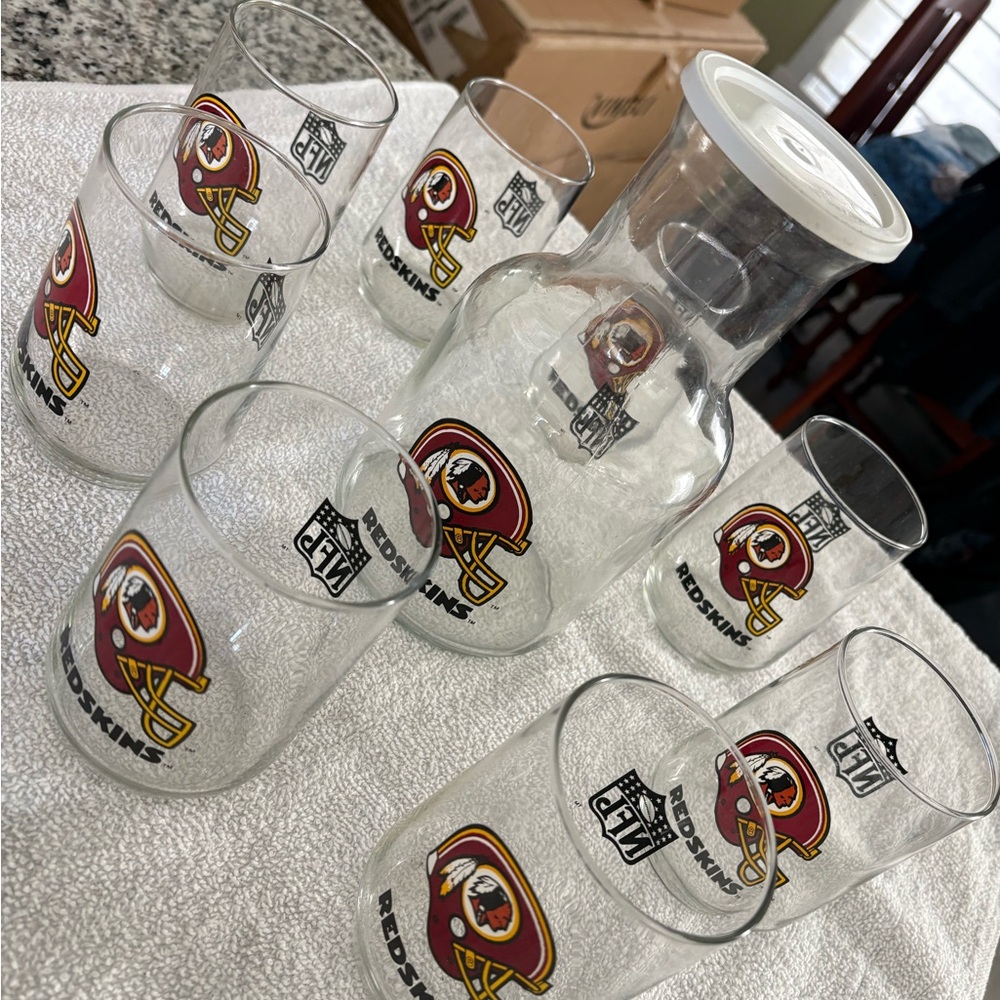 NFL Washington Redskins Set of 8 Juice Glasses with Carafe, Glasses are 4.75 in - Picture 3 of 7